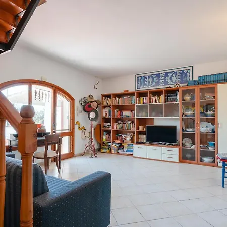 Gorgeous In With Kitchen Holiday home